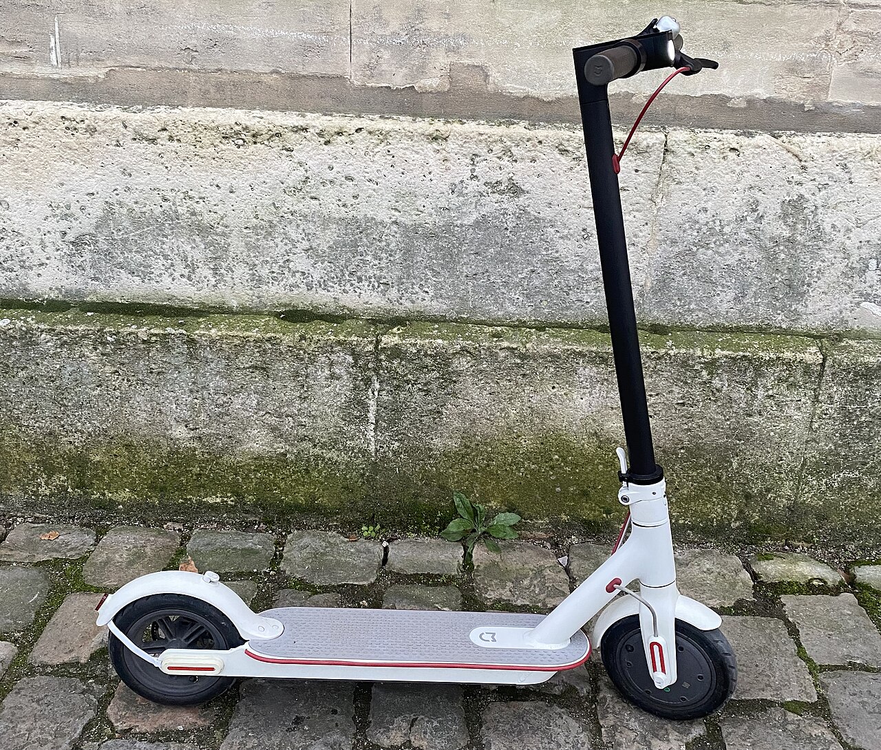 E-scooter battery replacement: Worst repairs with high costs